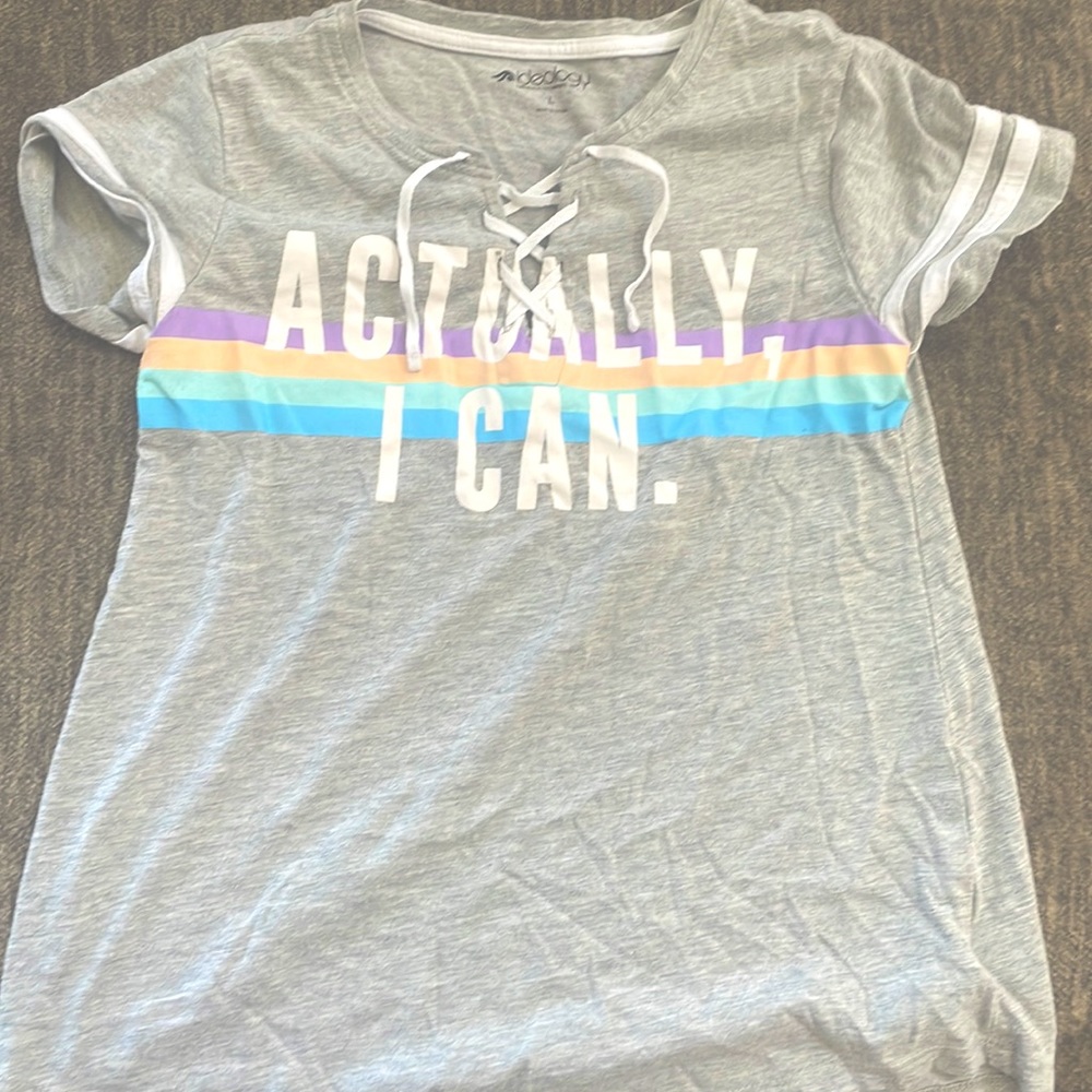 String shirt with letters (actually I can) colors:purple,tan,teal,and blue.